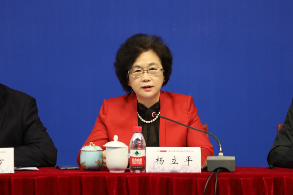 拉斯维加斯官网首届研究生教育会议举行(图2)